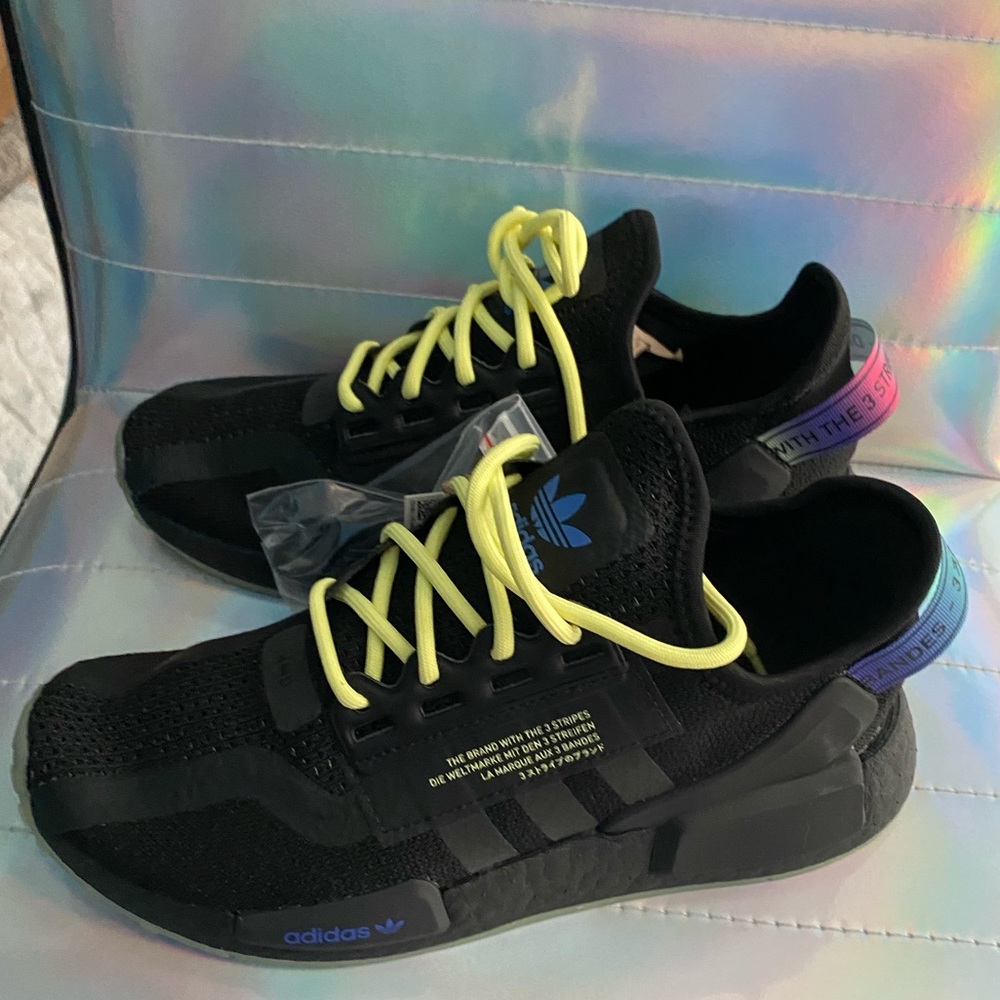 BRAND NEW ADIDAS NMD SIZE 5